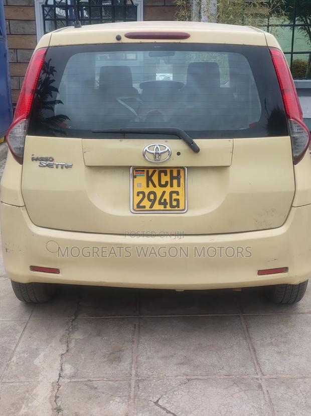 Toyota Passo Sette 2009 Yellow
