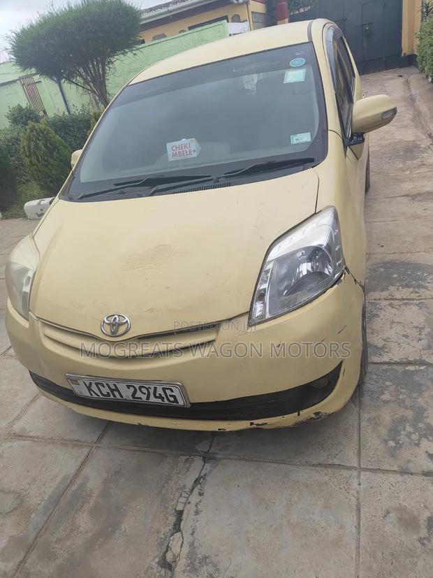 Toyota Passo Sette 2009 Yellow