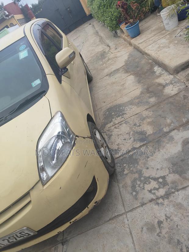 Toyota Passo Sette 2009 Yellow