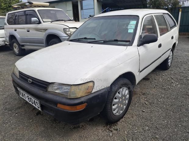 Toyota Corolla 1999 White