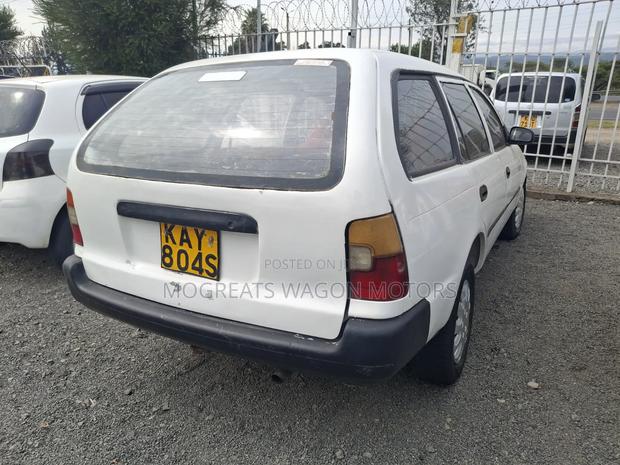 Toyota Corolla 1999 White