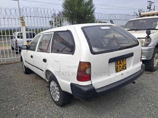 Toyota Corolla 1999 White