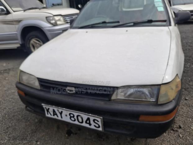 Toyota Corolla 1999 White