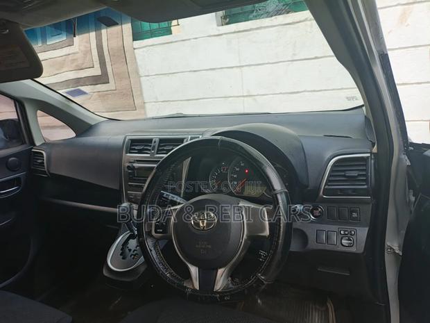 Toyota Ractis 2010 Gray