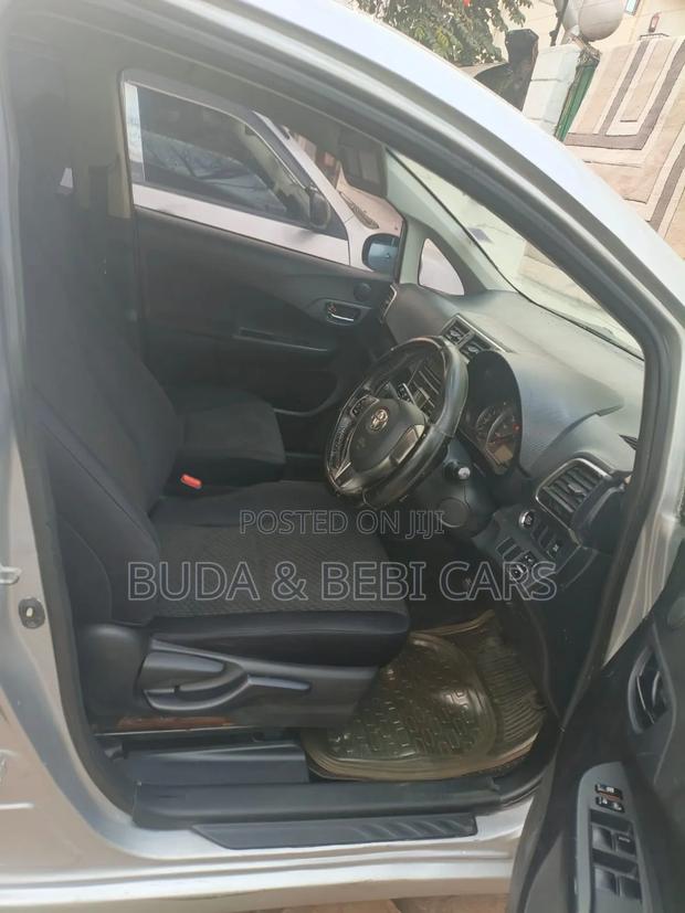 Toyota Ractis 2010 Gray