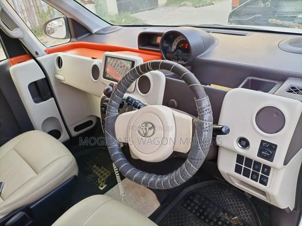 Toyota Porte 2010 White