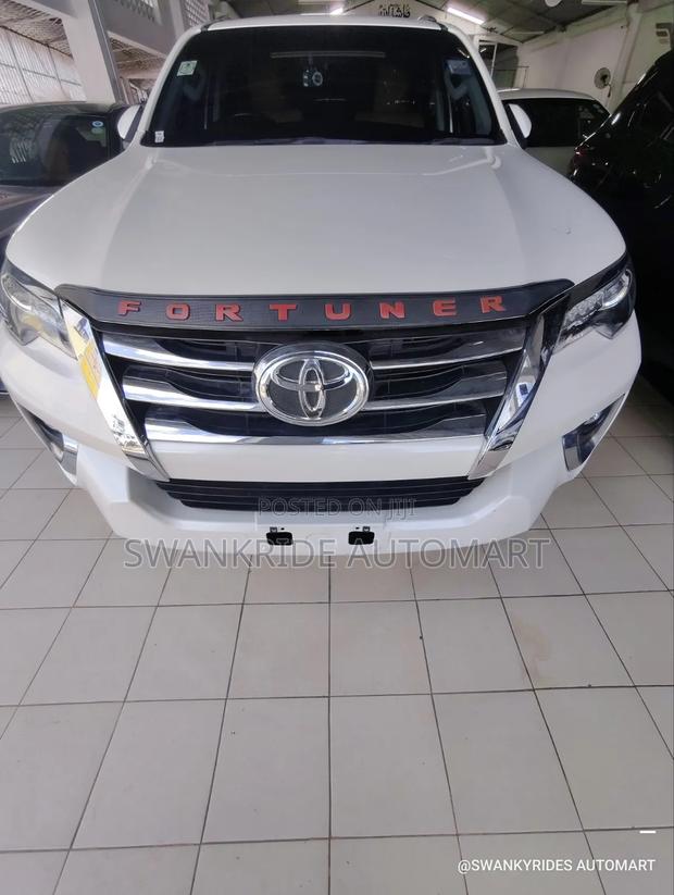 Toyota Fortuner 2.8 D AWD 2019 White