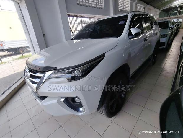 Toyota Fortuner 2.8 D AWD 2019 White