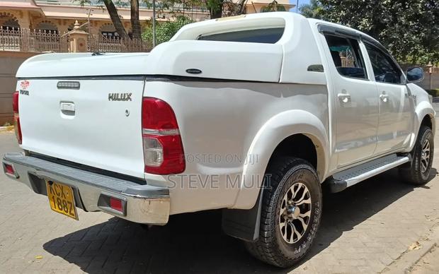 Toyota Hilux 2015 White