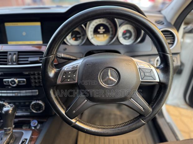 Mercedes-Benz C200 2011 Silver