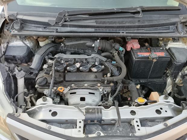 Toyota Vitz 2014 Silver