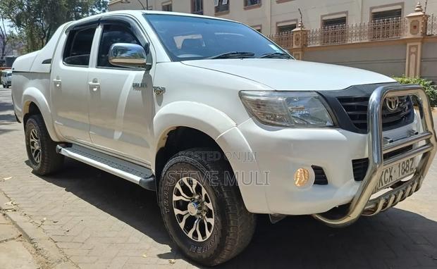 Toyota Hilux 2015 White