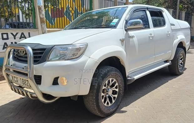 Toyota Hilux 2015 White