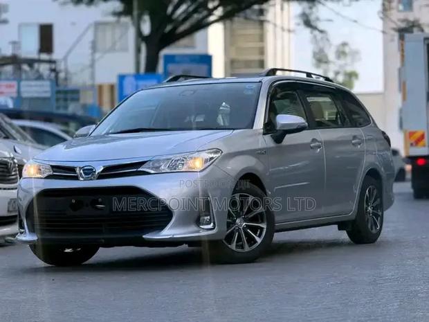 Toyota Corolla Fielder 1.5 Hybrid FWD 2019 Silver