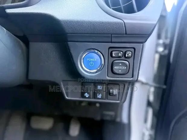 Toyota Corolla Fielder 1.5 Hybrid FWD 2019 Silver