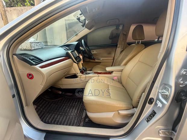 Toyota Premio 2015 Silver