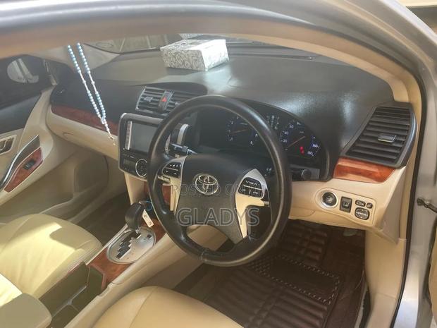 Toyota Premio 2015 Silver