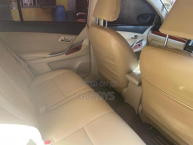 Toyota Premio 2015 Silver