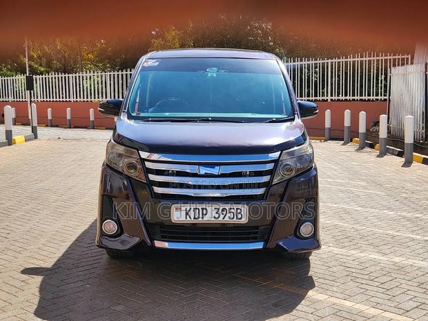 Toyota Noah 2.0 FWD (8 Seater) 2016 Black