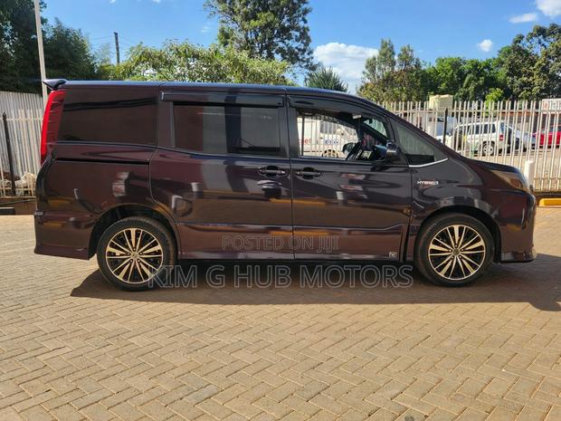 Toyota Noah 2.0 FWD (8 Seater) 2016 Black