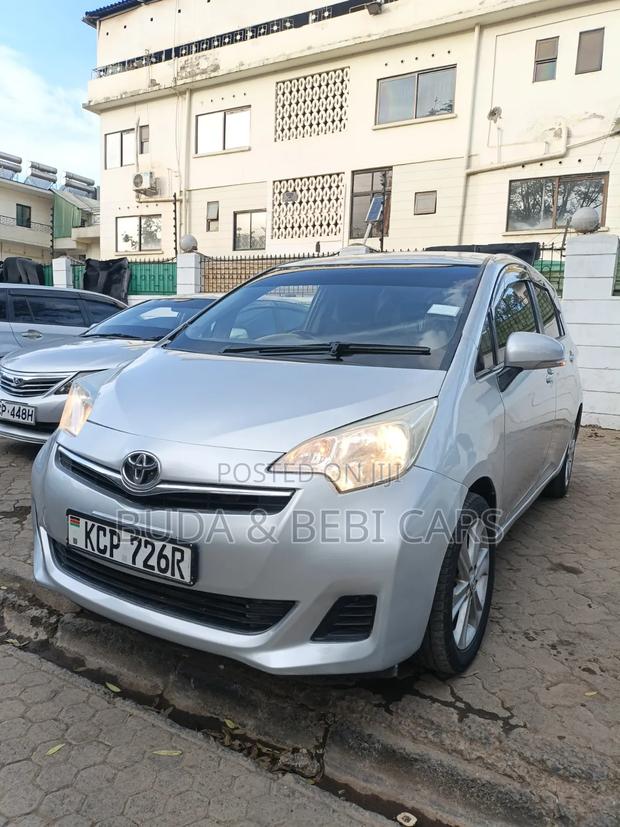 Toyota Ractis 2010