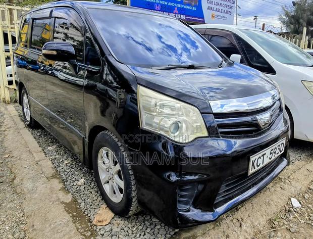 Toyota Noah 2011 Black