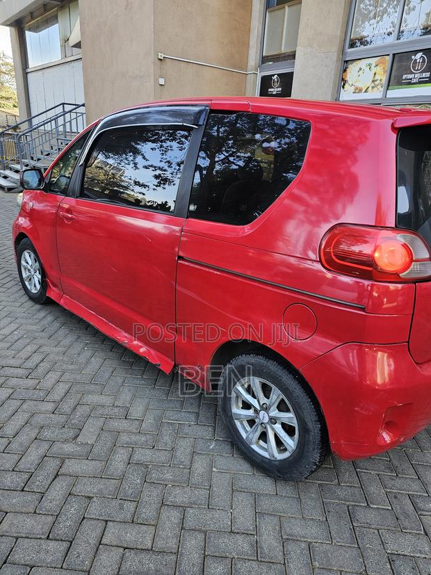 Toyota Porte 1.3 FWD 2009 Red