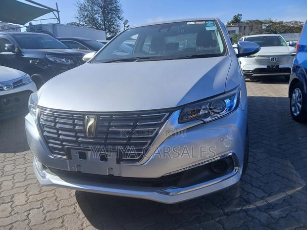 Toyota Premio 2019 Silver