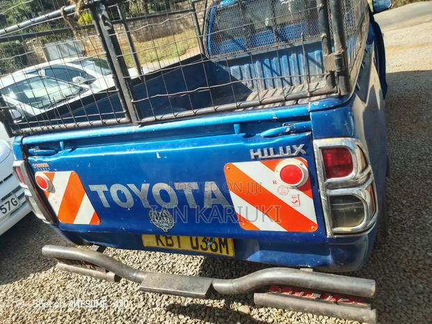 Toyota Hilux 2012 Blue