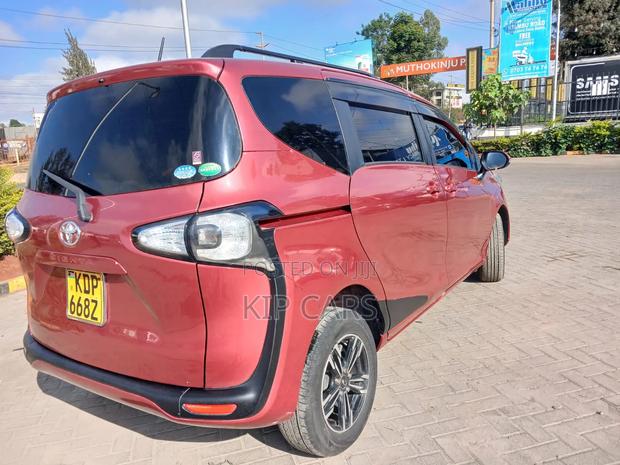 Toyota Sienta 1.5 FWD (6-seater) 2017 Maroon