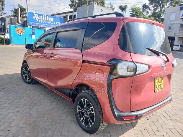 Toyota Sienta 1.5 FWD (6-seater) 2017 Maroon