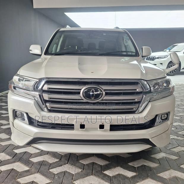 Toyota Land Cruiser 4.6 V8 ZX 2017 Pearl