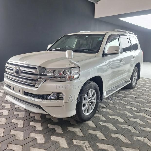 Toyota Land Cruiser 4.6 V8 ZX 2017 Pearl