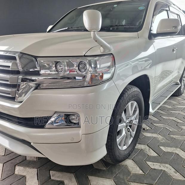 Toyota Land Cruiser 4.6 V8 ZX 2017 Pearl