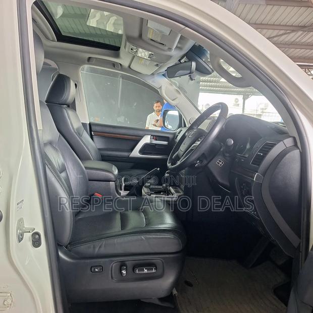 Toyota Land Cruiser 4.6 V8 ZX 2017 Pearl