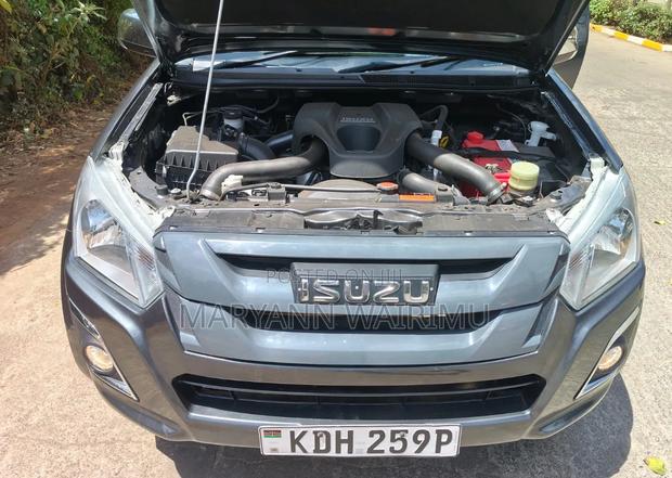 Isuzu D-MAX 2022 Gray