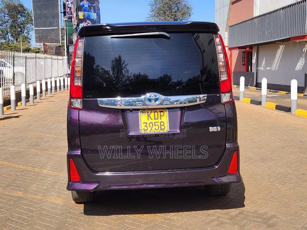 Toyota Noah 2016 Maroon