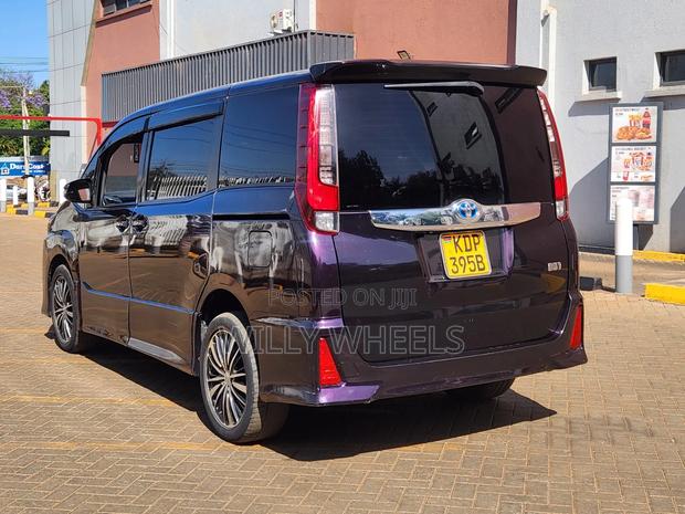 Toyota Noah 2016 Maroon