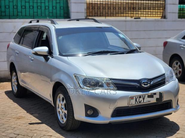 Toyota Corolla Fielder 2013 Silver