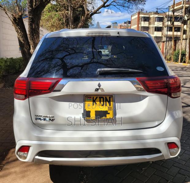 Mitsubishi Outlander 2018 White