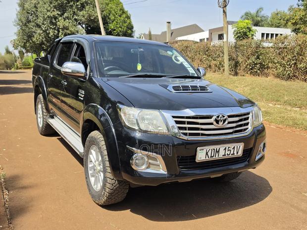 Toyota Hilux 3.0 D-4D 4x4 2014 Black