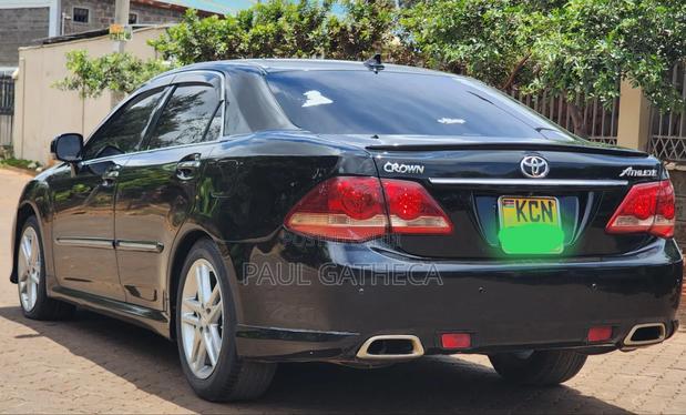 Toyota Crown 2010 Black