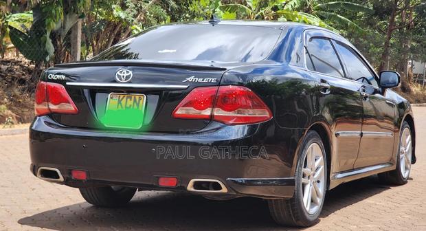Toyota Crown 2010 Black