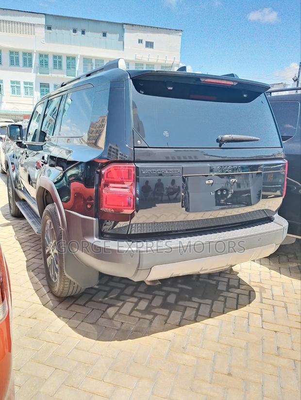 Toyota Land Cruiser Prado 2.8 2024 Black