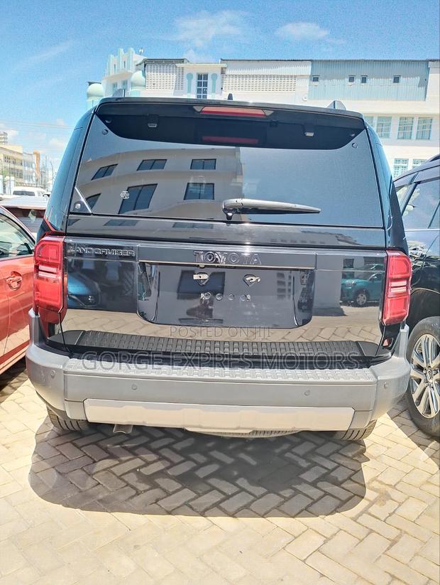 Toyota Land Cruiser Prado 2.8 2024 Black