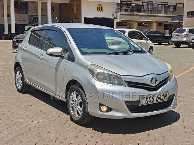 Toyota Vitz 2012 Silver