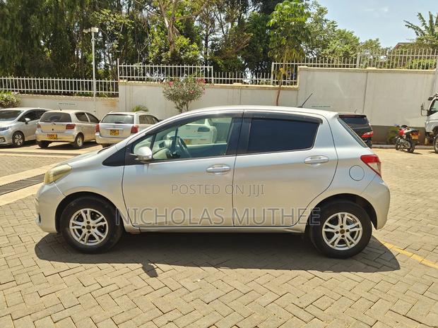 Toyota Vitz 2012 Silver