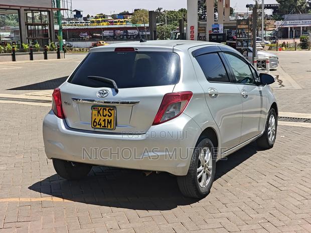 Toyota Vitz 2012 Silver