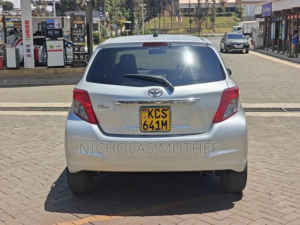 Toyota Vitz 2012 Silver