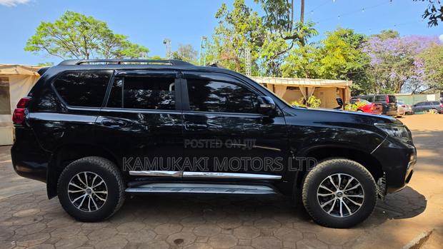 Toyota Land Cruiser Prado 2.7 i 2011 Black